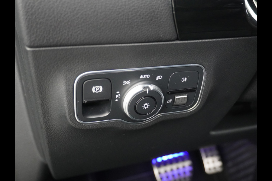 Mercedes-Benz GLA 200 AMG // Camera // Sfeerverlichting // Night Pakket // Augmented Reality // Carplay // 19" Muli Spaak Velgen