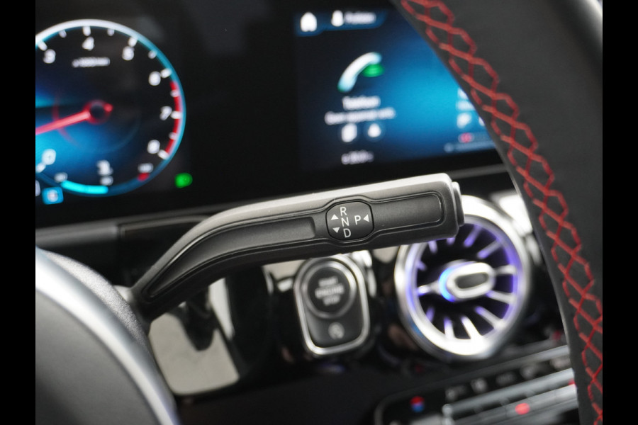 Mercedes-Benz GLA 200 AMG // Camera // Sfeerverlichting // Night Pakket // Augmented Reality // Carplay // 19" Muli Spaak Velgen