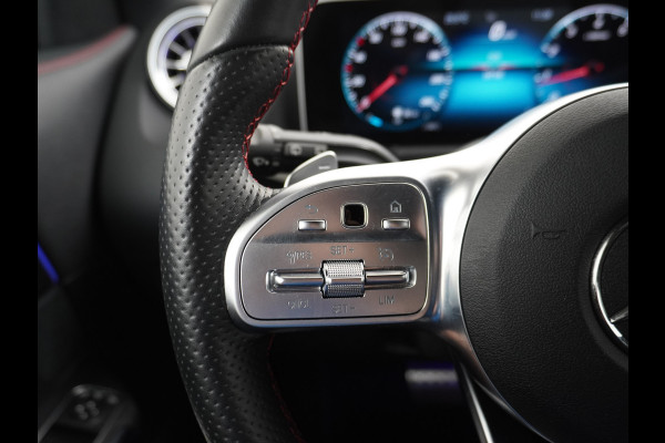 Mercedes-Benz GLA 200 AMG // Camera // Sfeerverlichting // Night Pakket // Augmented Reality // Carplay // 19" Muli Spaak Velgen