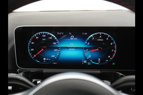 Mercedes-Benz GLA 200 AMG // Camera // Sfeerverlichting // Night Pakket // Augmented Reality // Carplay // 19" Muli Spaak Velgen