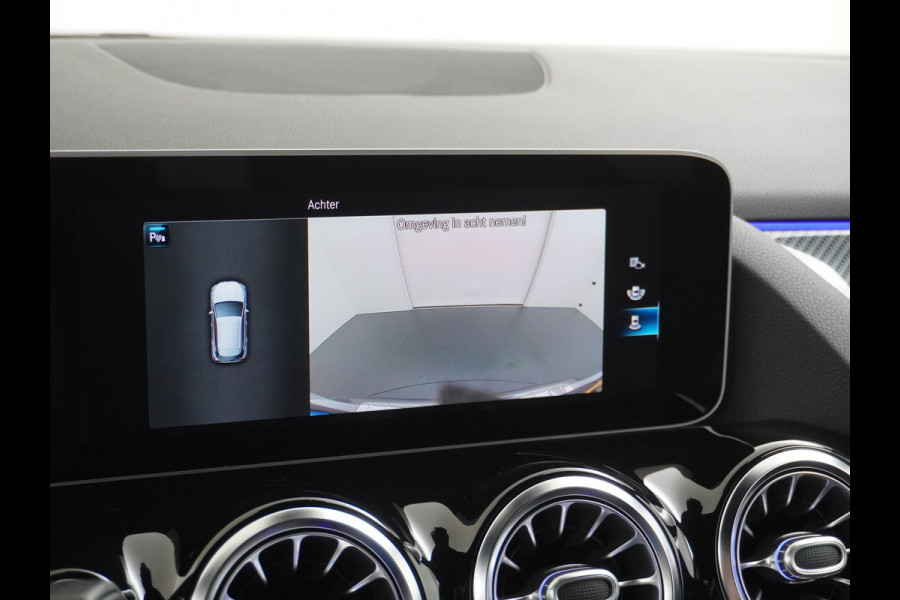 Mercedes-Benz GLA 200 AMG // Camera // Sfeerverlichting // Night Pakket // Augmented Reality // Carplay // 19" Muli Spaak Velgen