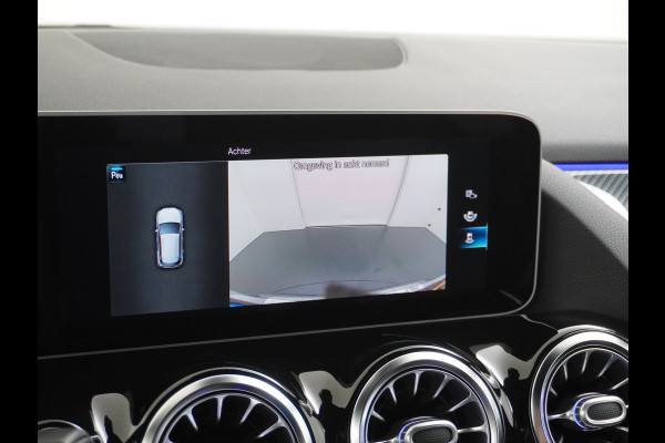 Mercedes-Benz GLA 200 AMG // Camera // Sfeerverlichting // Night Pakket // Augmented Reality // Carplay // 19" Muli Spaak Velgen