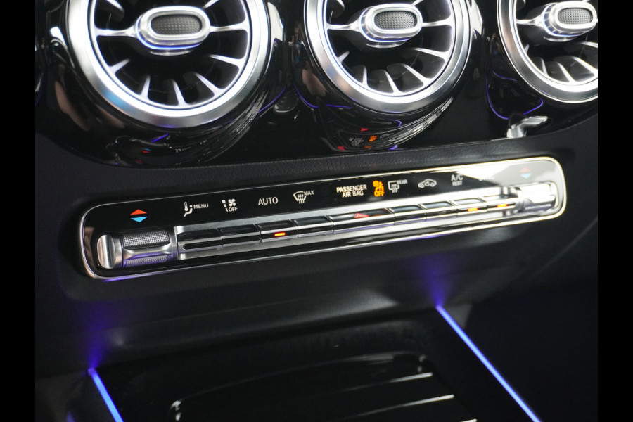 Mercedes-Benz GLA 200 AMG // Camera // Sfeerverlichting // Night Pakket // Augmented Reality // Carplay // 19" Muli Spaak Velgen