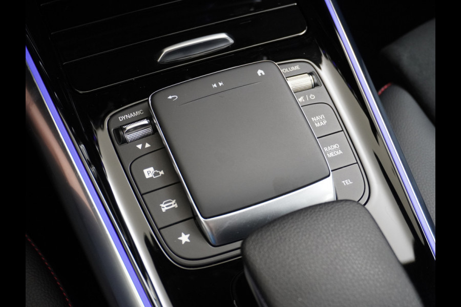 Mercedes-Benz GLA 200 AMG // Camera // Sfeerverlichting // Night Pakket // Augmented Reality // Carplay // 19" Muli Spaak Velgen