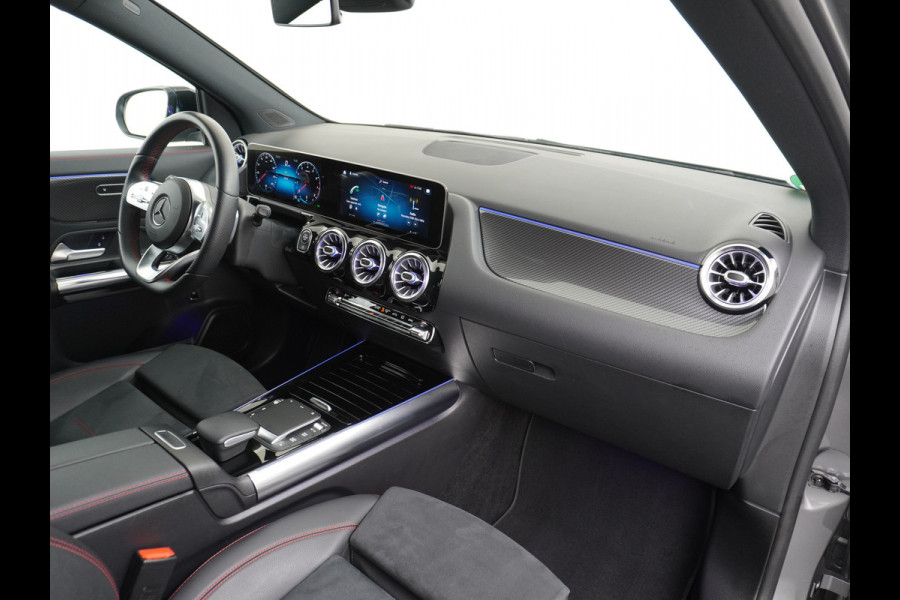 Mercedes-Benz GLA 200 AMG // Camera // Sfeerverlichting // Night Pakket // Augmented Reality // Carplay // 19" Muli Spaak Velgen