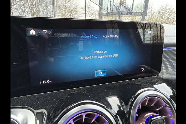 Mercedes-Benz EQB 350 4Matic 67kWk 293pk // Camera // Cruise Control // Carplay // Elek. Achterklep // Sfeerverlichting