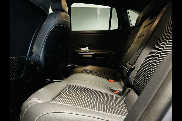 Mercedes-Benz EQA 250 Luxury 67kWh // Camera // Dode Hoek Ass. // D. Glas // Elektrische Achterklep // Sfeerverlichting // Widescreen // Cruise