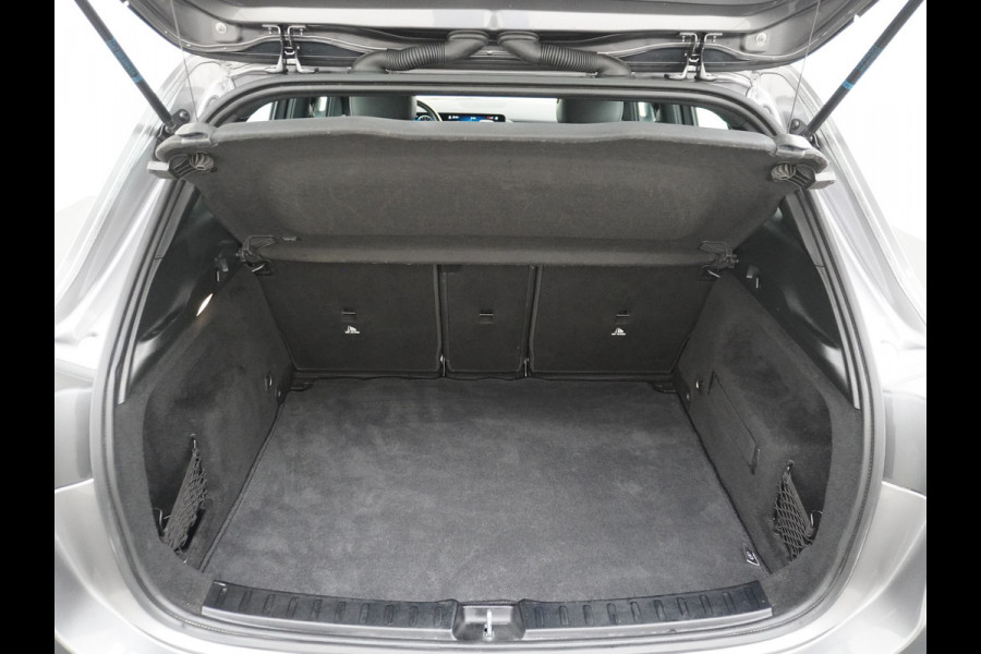 Mercedes-Benz GLA 250e Luxury // Trekhaak // Carplay // WideScreen // Navigatie // LED Koplampen // Cruise Control