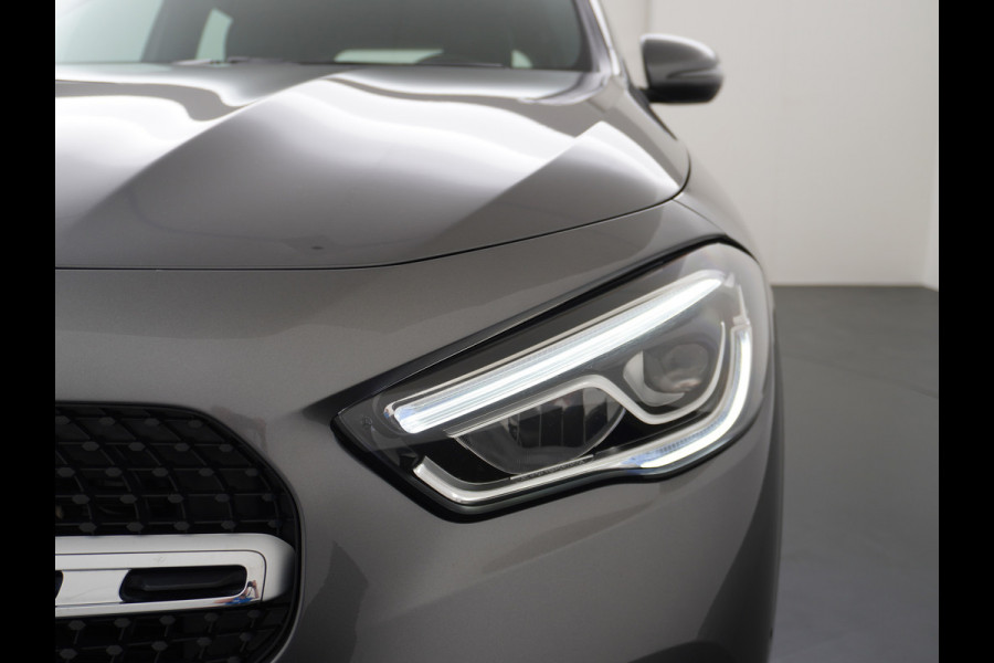 Mercedes-Benz GLA 250e Luxury // Trekhaak // Carplay // WideScreen // Navigatie // LED Koplampen // Cruise Control