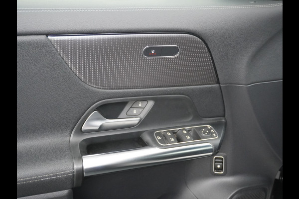 Mercedes-Benz GLA 250e Luxury // Trekhaak // Carplay // WideScreen // Navigatie // LED Koplampen // Cruise Control