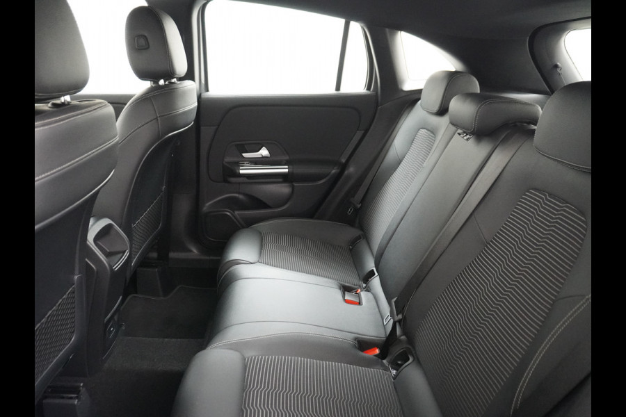Mercedes-Benz GLA 250e Luxury // Trekhaak // Carplay // WideScreen // Navigatie // LED Koplampen // Cruise Control
