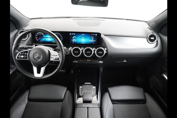 Mercedes-Benz GLA 250e Luxury // Trekhaak // Carplay // WideScreen // Navigatie // LED Koplampen // Cruise Control