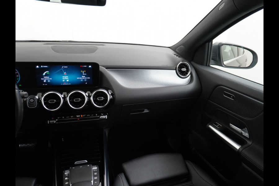 Mercedes-Benz GLA 250e Luxury // Trekhaak // Carplay // WideScreen // Navigatie // LED Koplampen // Cruise Control