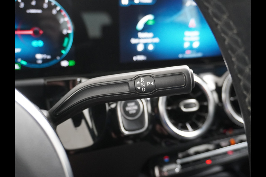 Mercedes-Benz GLA 250e Luxury // Trekhaak // Carplay // WideScreen // Navigatie // LED Koplampen // Cruise Control