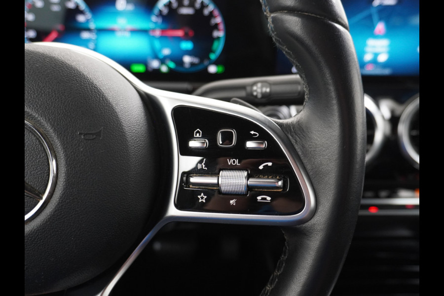 Mercedes-Benz GLA 250e Luxury // Trekhaak // Carplay // WideScreen // Navigatie // LED Koplampen // Cruise Control