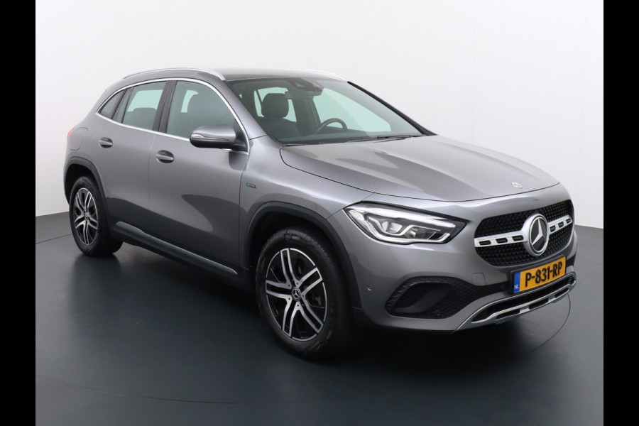 Mercedes-Benz GLA 250e Luxury // Trekhaak // Carplay // WideScreen // Navigatie // LED Koplampen // Cruise Control