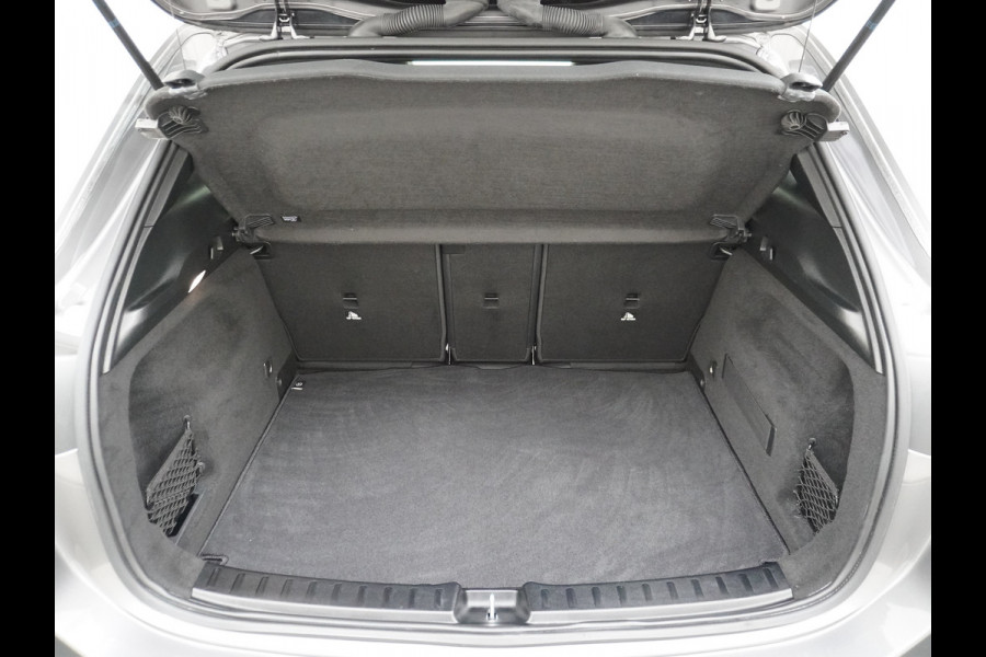 Mercedes-Benz GLA 250 e AMG // Panoramadak // 20" AMG Velgen // Nightpakket // Sfeerverlichting // Camera //