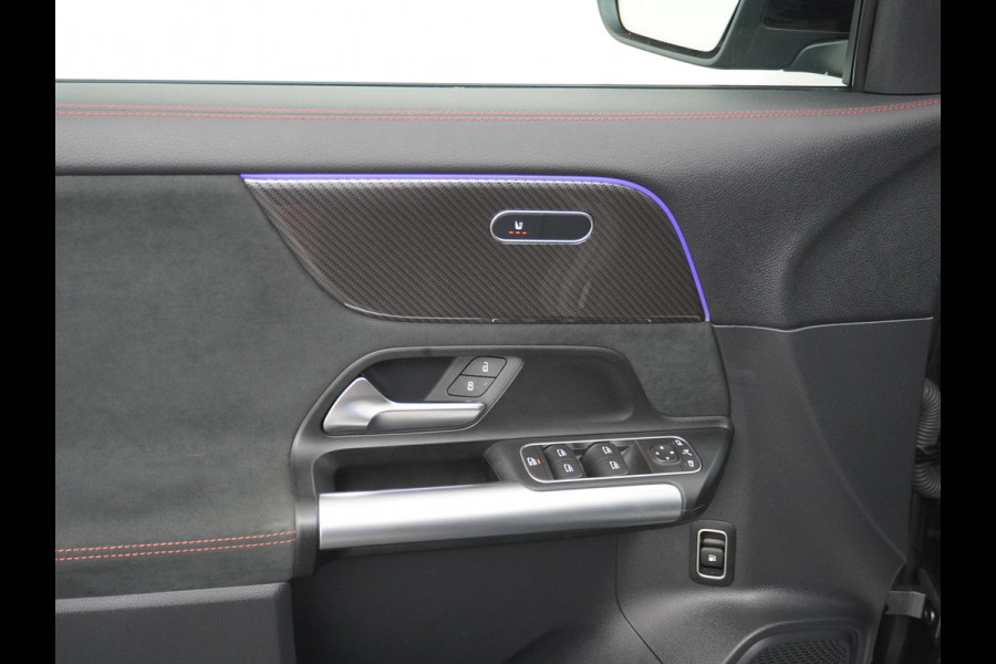 Mercedes-Benz GLA 250 e AMG // Panoramadak // 20" AMG Velgen // Nightpakket // Sfeerverlichting // Camera //