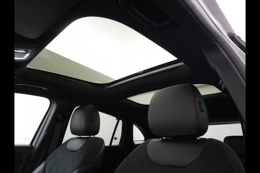 Mercedes-Benz GLA 250 e AMG // Panoramadak // 20" AMG Velgen // Nightpakket // Sfeerverlichting // Camera //