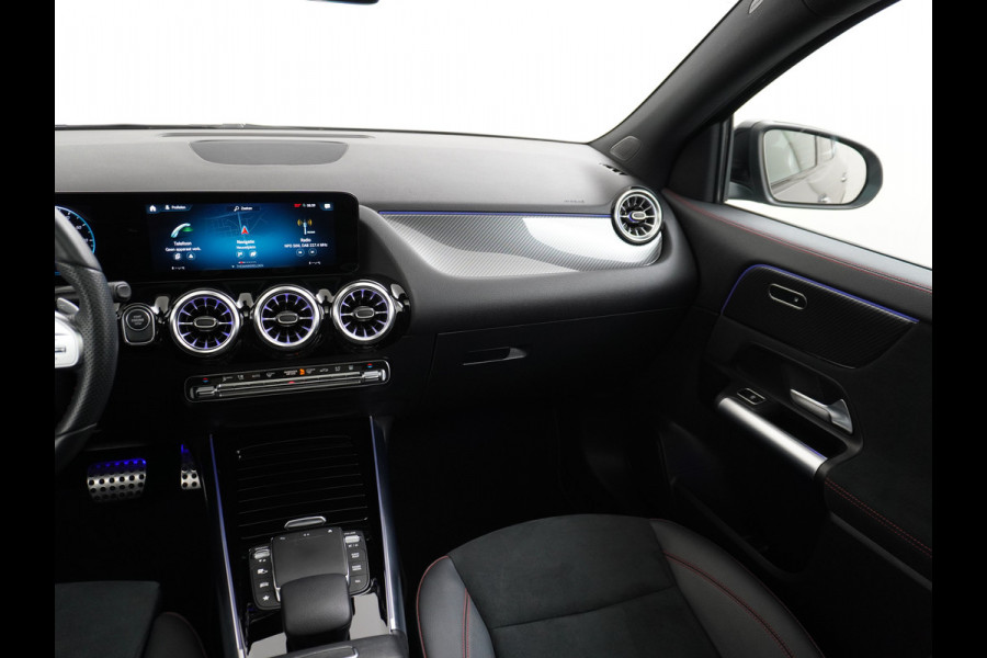 Mercedes-Benz GLA 250 e AMG // Panoramadak // 20" AMG Velgen // Nightpakket // Sfeerverlichting // Camera //