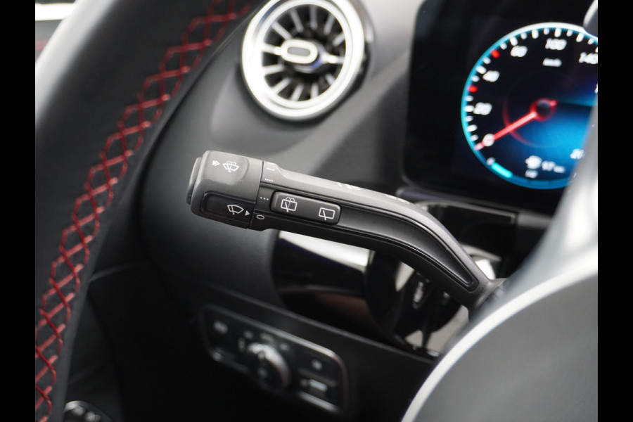 Mercedes-Benz GLA 250 e AMG // Panoramadak // 20" AMG Velgen // Nightpakket // Sfeerverlichting // Camera //