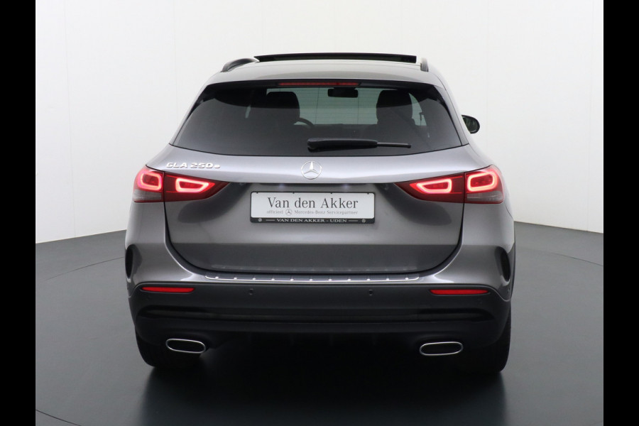 Mercedes-Benz GLA 250 e AMG // Panoramadak // 20" AMG Velgen // Nightpakket // Sfeerverlichting // Camera //