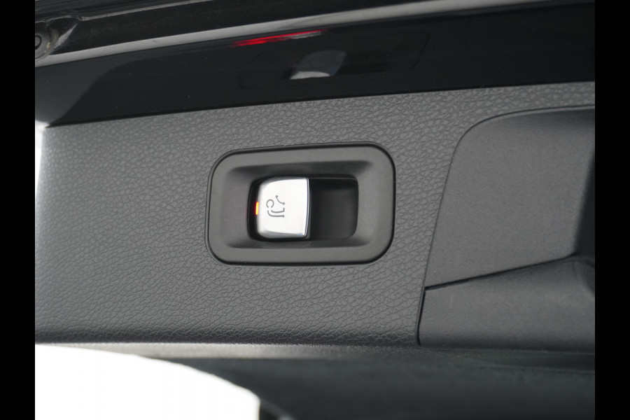 Mercedes-Benz E-Klasse 300e AMG // Trekhaak 2100kg // 360 Camera // Schuifdak // Night pakket // Elek. Achterklep // Carplay