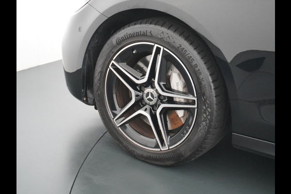 Mercedes-Benz E-Klasse 300e AMG // Trekhaak 2100kg // 360 Camera // Schuifdak // Night pakket // Elek. Achterklep // Carplay