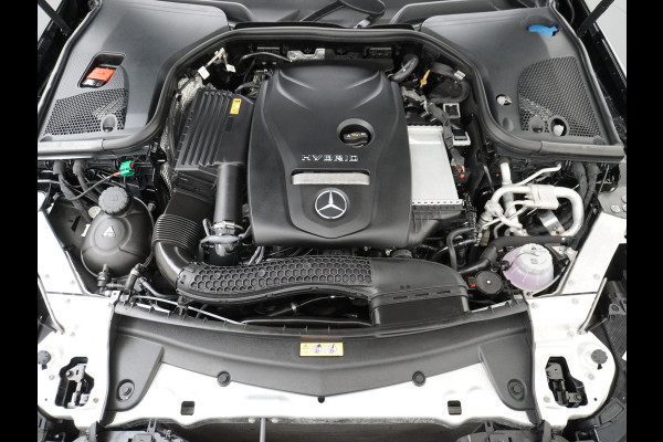 Mercedes-Benz E-Klasse 300e AMG // Trekhaak 2100kg // 360 Camera // Schuifdak // Night pakket // Elek. Achterklep // Carplay