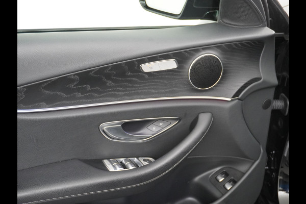 Mercedes-Benz E-Klasse 300e AMG // Trekhaak 2100kg // 360 Camera // Schuifdak // Night pakket // Elek. Achterklep // Carplay