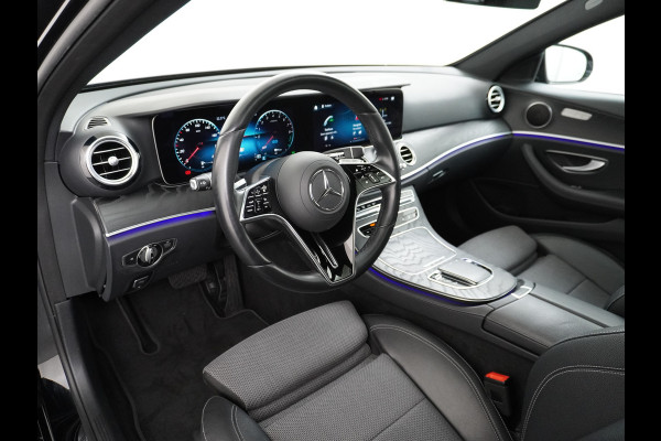 Mercedes-Benz E-Klasse 300e AMG // Trekhaak 2100kg // 360 Camera // Schuifdak // Night pakket // Elek. Achterklep // Carplay