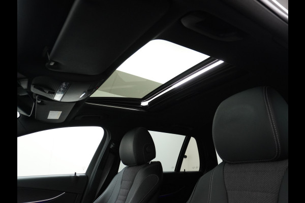 Mercedes-Benz E-Klasse 300e AMG // Trekhaak 2100kg // 360 Camera // Schuifdak // Night pakket // Elek. Achterklep // Carplay