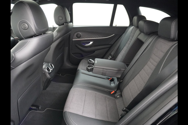 Mercedes-Benz E-Klasse 300e AMG // Trekhaak 2100kg // 360 Camera // Schuifdak // Night pakket // Elek. Achterklep // Carplay