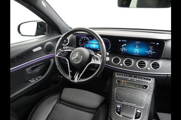 Mercedes-Benz E-Klasse 300e AMG // Trekhaak 2100kg // 360 Camera // Schuifdak // Night pakket // Elek. Achterklep // Carplay