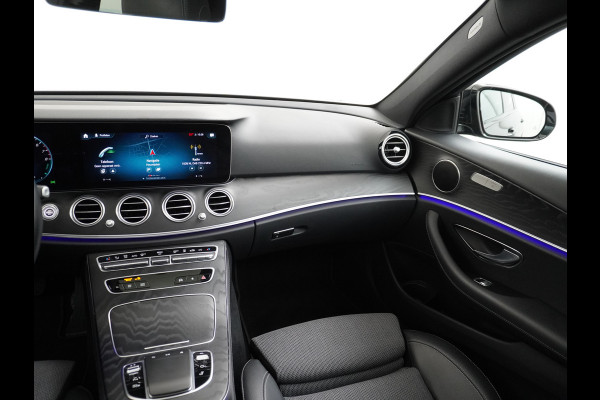 Mercedes-Benz E-Klasse 300e AMG // Trekhaak 2100kg // 360 Camera // Schuifdak // Night pakket // Elek. Achterklep // Carplay