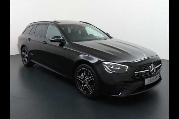 Mercedes-Benz E-Klasse 300e AMG // Trekhaak 2100kg // 360 Camera // Schuifdak // Night pakket // Elek. Achterklep // Carplay