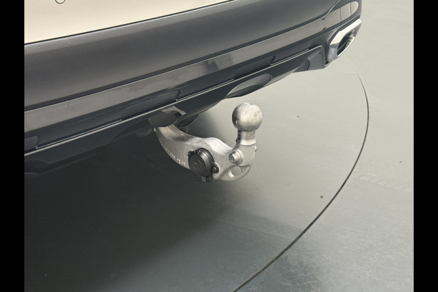 Mercedes-Benz GLC 400e 4Matic AMG 381PK // Airmatic // Trekhaak // Panoramadak // Achteras besturing // Memory // Treeplanken // 20 inch // Camera