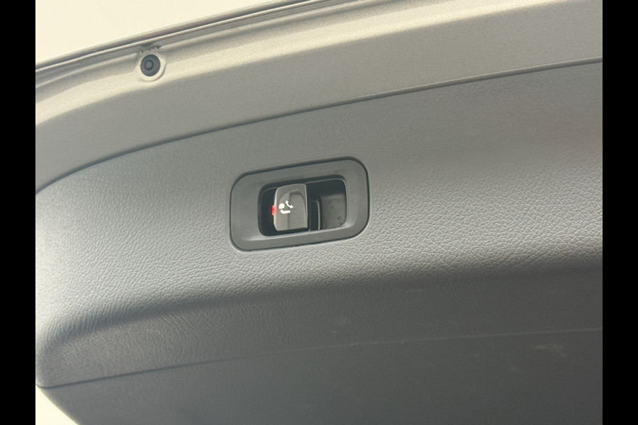 Mercedes-Benz GLC 400e 4Matic AMG 381PK // Airmatic // Trekhaak // Panoramadak // Achteras besturing // Memory // Treeplanken // 20 inch // Camera