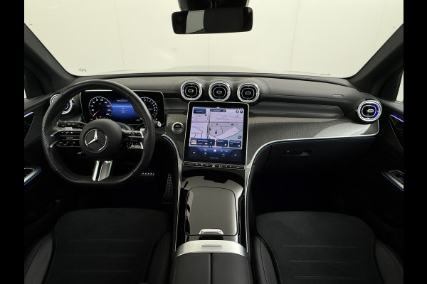 Mercedes-Benz GLC 400e 4Matic AMG 381PK // Airmatic // Trekhaak // Panoramadak // Achteras besturing // Memory // Treeplanken // 20 inch // Camera