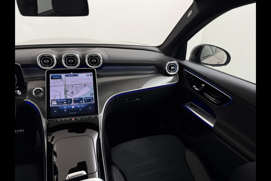 Mercedes-Benz GLC 400e 4Matic AMG 381PK // Airmatic // Trekhaak // Panoramadak // Achteras besturing // Memory // Treeplanken // 20 inch // Camera