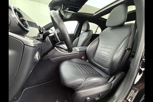 Mercedes-Benz C-Klasse 200 AMG // Panoramadak // Trekhaak // Carplay // Camera // Nightpakket // Alarm // 19 inch // Sfeerverlichting