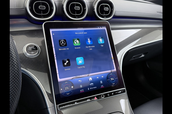 Mercedes-Benz C-Klasse 200 AMG // Panoramadak // Trekhaak // Carplay // Camera // Nightpakket // Alarm // 19 inch // Sfeerverlichting