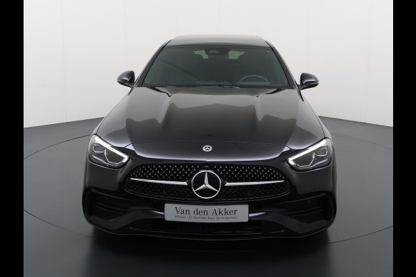 Mercedes-Benz C-Klasse 200 AMG // Panoramadak // Trekhaak // Carplay // Camera // Nightpakket // Alarm // 19 inch // Sfeerverlichting