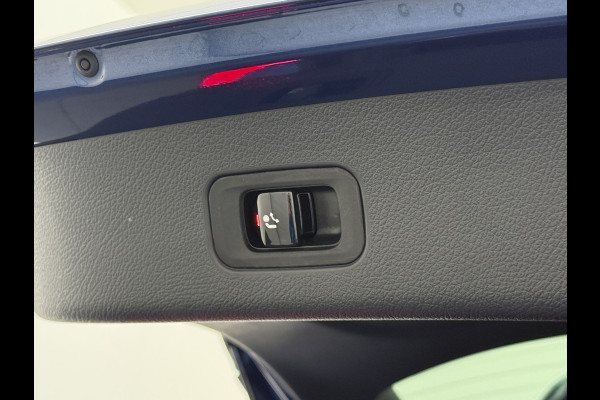 Mercedes-Benz GLC 300e AMG 4Matic // Trekhaak // Massage // Burmester 3D // Multi Contour Stoelen // 360 // Distronic // Panoramadak // AirBalance