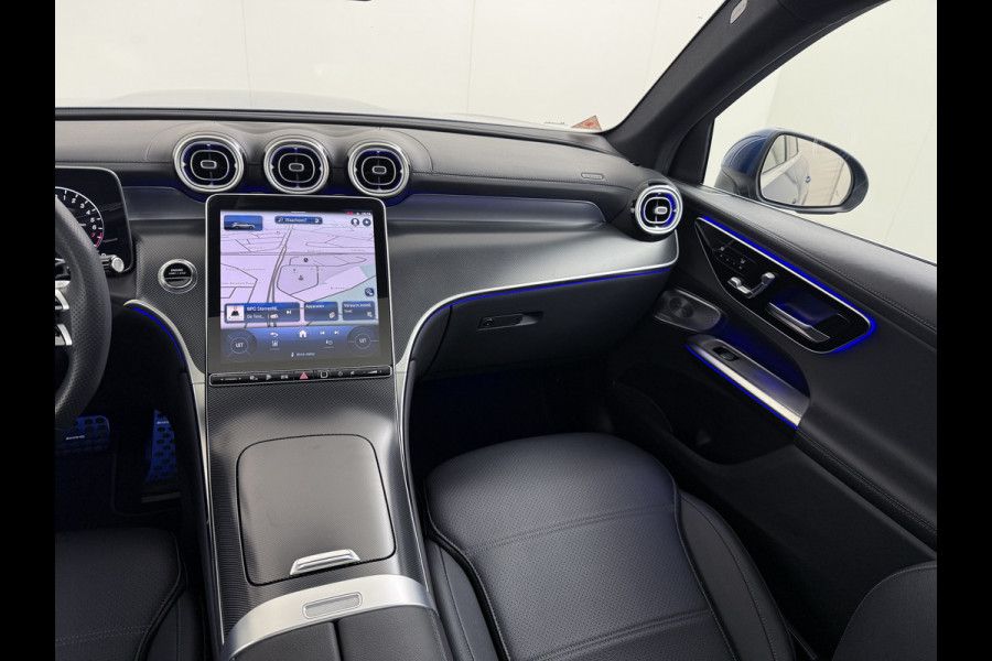 Mercedes-Benz GLC 300e AMG 4Matic // Trekhaak // Massage // Burmester 3D // Multi Contour Stoelen // 360 // Distronic // Panoramadak // AirBalance