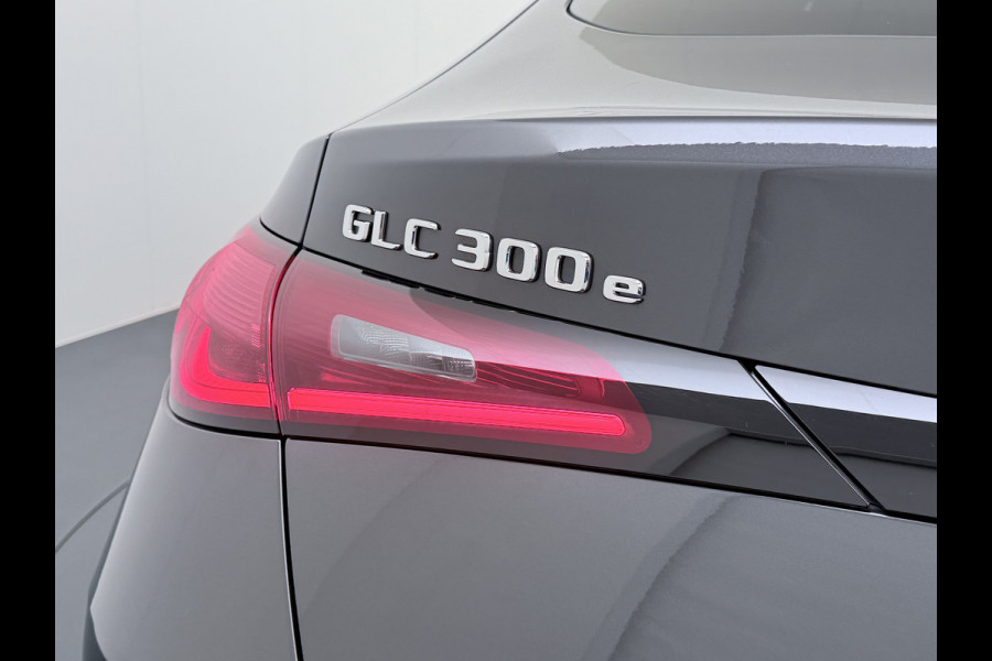 Mercedes-Benz GLC 300e AMG Coupé 4Matic // Trekhaak // Panoramadak // Headup Display // Burmester 3D // 360 Camera // Night pakket // Memory // Sf