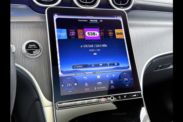 Mercedes-Benz GLC 300e AMG Coupé 4Matic // Trekhaak // Panoramadak // Headup Display // Burmester 3D // 360 Camera // Night pakket // Memory // Sf