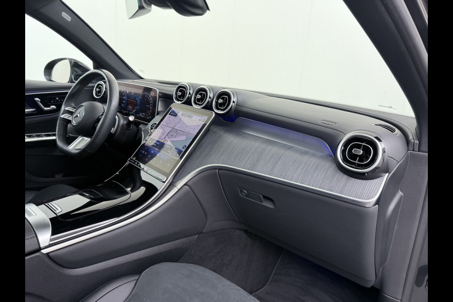 Mercedes-Benz GLC 300e AMG Coupé 4Matic // Trekhaak // Panoramadak // Headup Display // Burmester 3D // 360 Camera // Night pakket // Memory // Sf