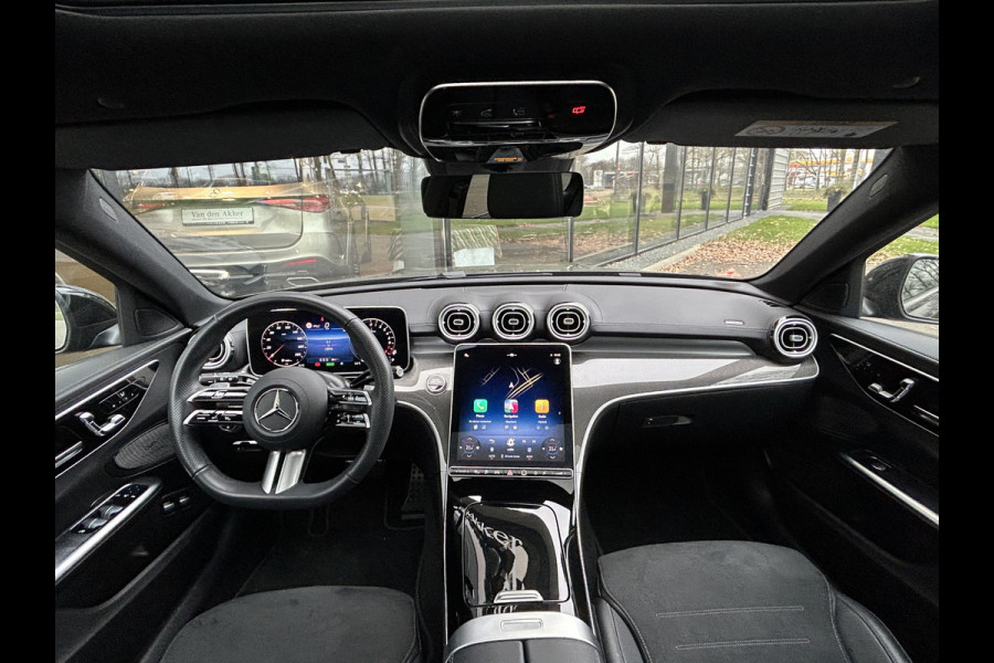 Mercedes-Benz C-Klasse 300e AMG Estate // Trekhaak // Panoramadak // Distronic // 360 Camera // Memory // Sfeerverlichting