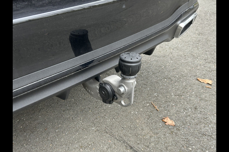 Mercedes-Benz C-Klasse 300e AMG Estate // Trekhaak // Panoramadak // Distronic // 360 Camera // Memory // Sfeerverlichting